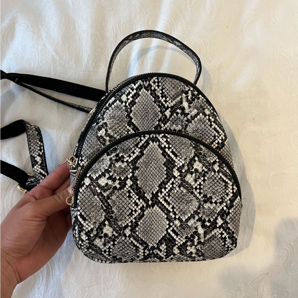 Small backpack snake pattern